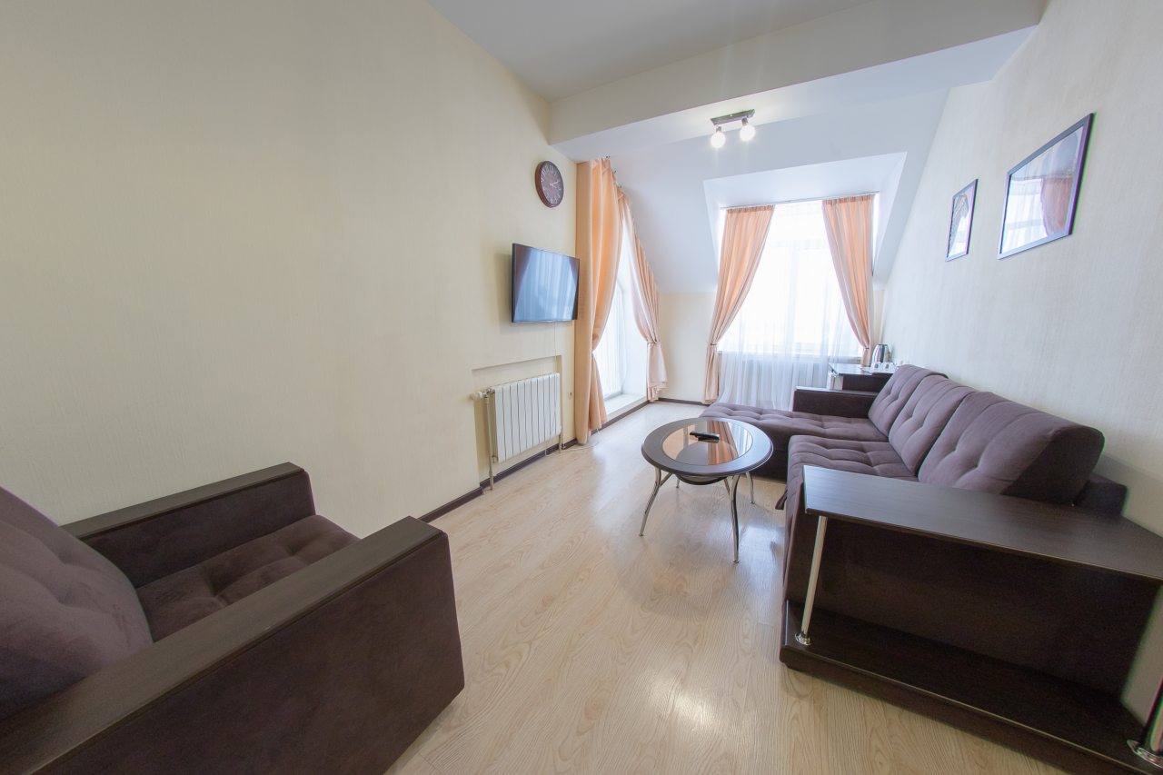 Полулюкс (Плюс), Гостиничный комплекс Европа