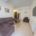 Полулюкс (Плюс), Гостиничный комплекс Европа