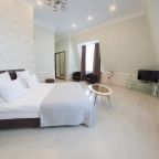 De Luxe, Гостиничный комплекс Европа