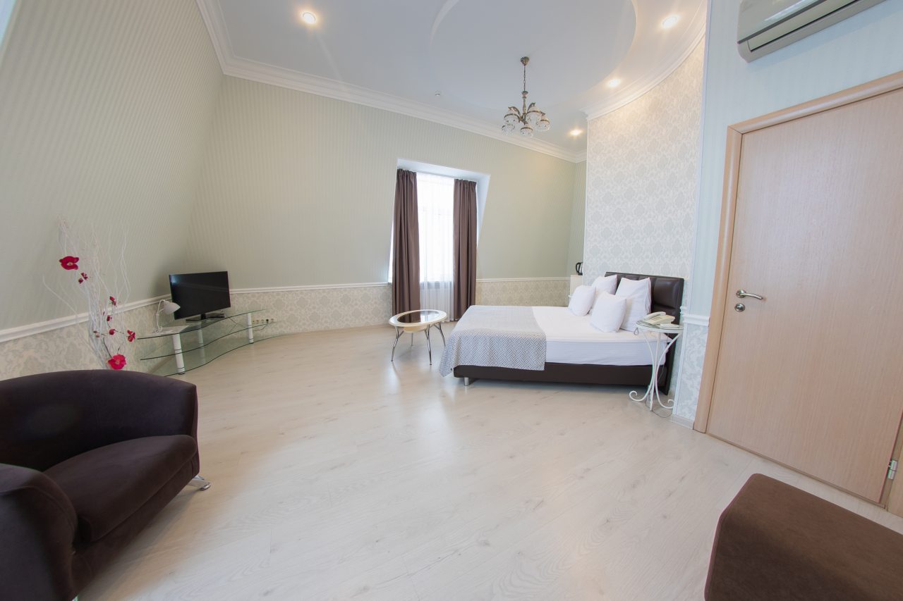 De Luxe, Гостиничный комплекс Европа