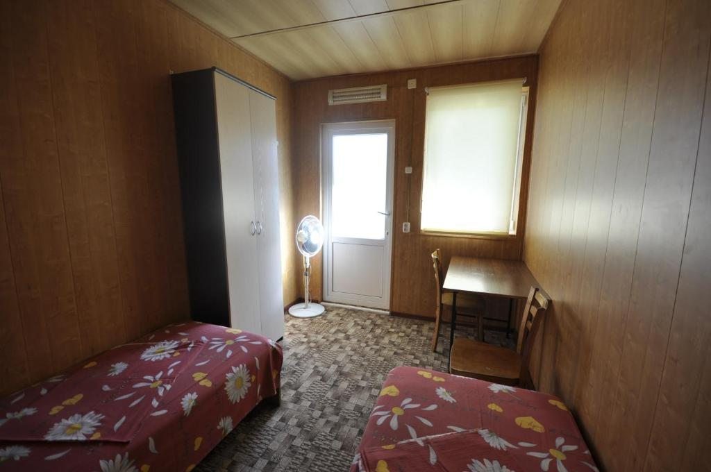 Двухместный (Двухместный номер эконом-класса с 2 отдельными кроватями) гостевого дома Авангард, Дивноморское