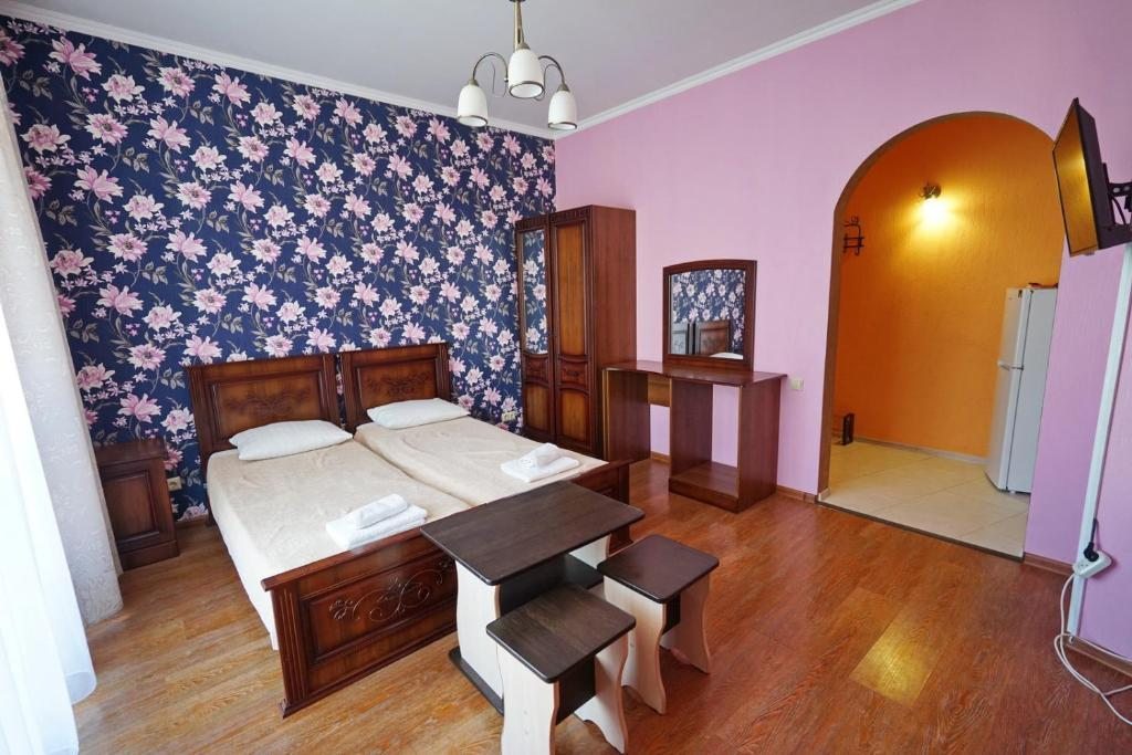 Двухместный (Двухместный номер с 1 кроватью или 2 отдельными кроватями, вид на горы) гостевого дома TerraCotta, Лазаревское
