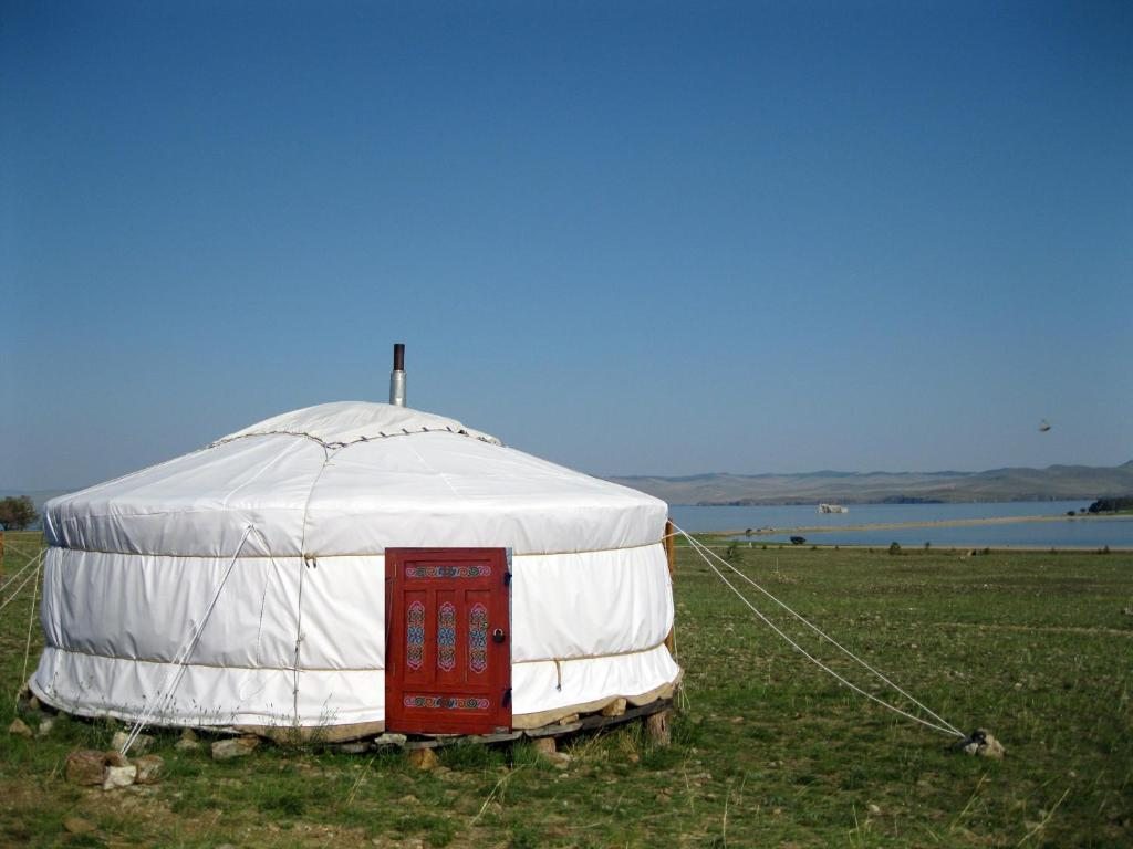 Двухместный (С 2 отдельными кроватями и видом на озеро) эко-отеля Юрточное Кочевье, Курма
