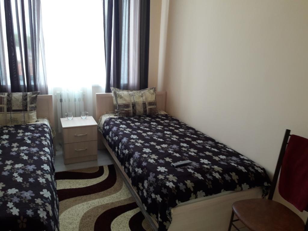Двухместный (Двухместный номер с 2 отдельными кроватями и общим туалетом) отеля Спутник Авто, Камышлов