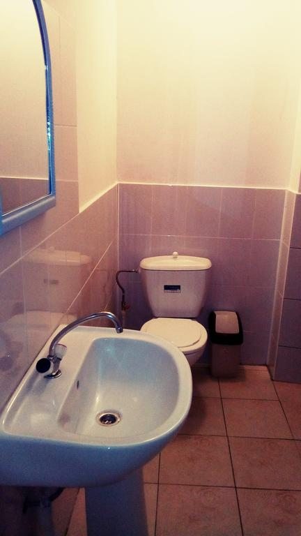 Трехместный (Трехместный номер с собственной ванной комнатой) гостевого дома Эконом, Кабардинка