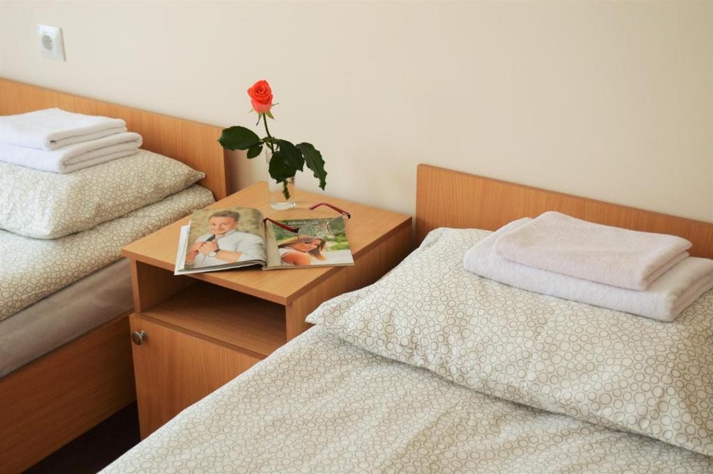 Двухместный (Двухместный номер с 2 отдельными кроватями и общей ванной комнатой) гостиницы НПО автоматики, Екатеринбург