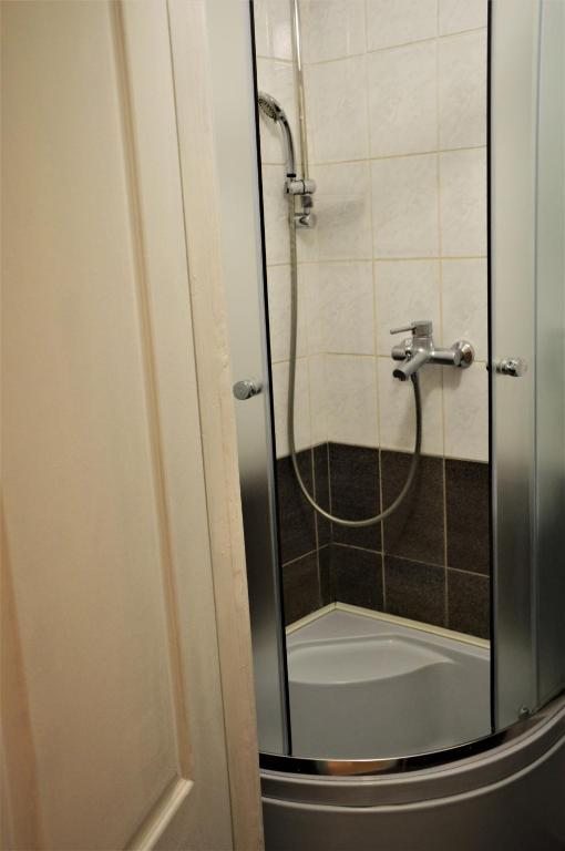 Трехместный (Трехместный номер с общей ванной комнатой) гостиницы НПО автоматики, Екатеринбург