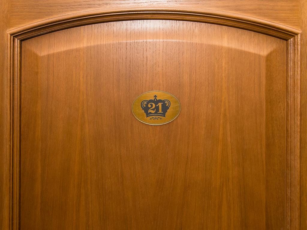 Трехместный (Улучшенный трехместный номер) отеля Корона, Каменск-Шахтинский