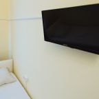 Телевизор и гардероб в каждой комнате