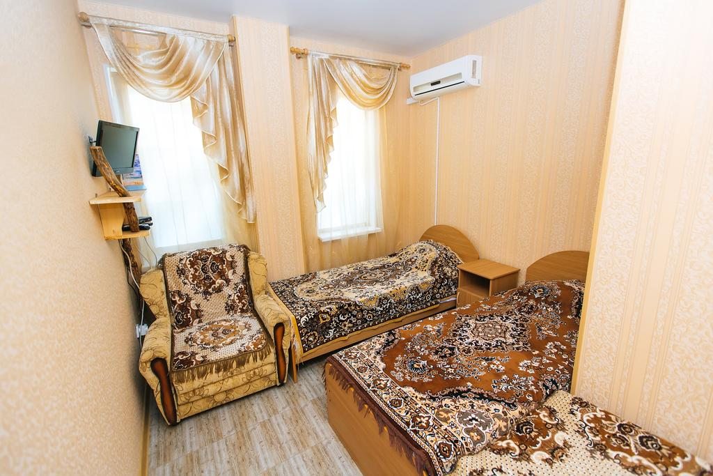 Трехместный (Бюджетный трехместный номер) гостевого дома На Новороссийской 18, Кабардинка