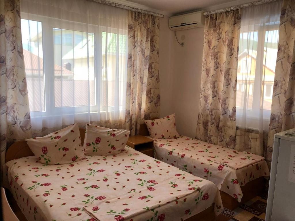 Трехместный (Стандартный трехместный номер 43) гостевого дома Санар, Лазаревское