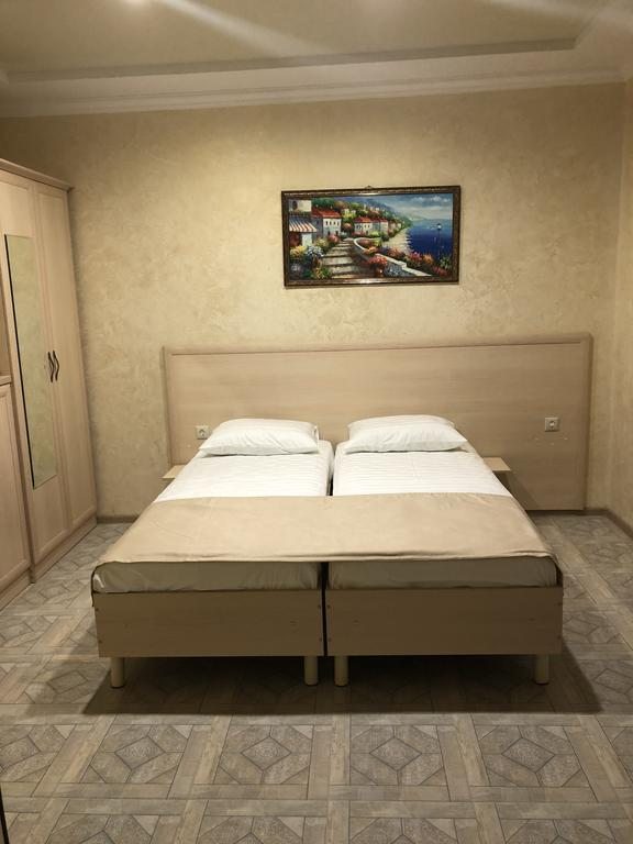 Двухместный (Улучшенный двухместный номер с 2 отдельными кроватями и балконом) отеля BOUTIQUE HOTEL GRAND ELITE, Лазаревское