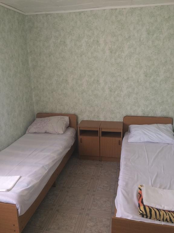 Двухместный (Стандартный двухместный номер с 1 кроватью или 2 отдельными кроватями и балконом) гостевого дома Дельфин, Джубга