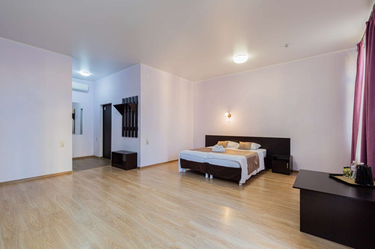 Полулюкс с балконом