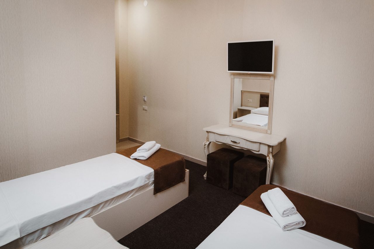 Двухместный (Эконом 2-я двумя раздельными кроватями(без окна)), Отель Кураж