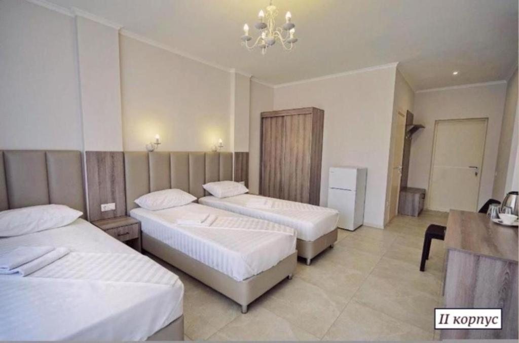 Двухместный (Двухместный номер с 2 отдельными кроватями и дополнительной кроватью) отеля Адмирал, Ольгинка