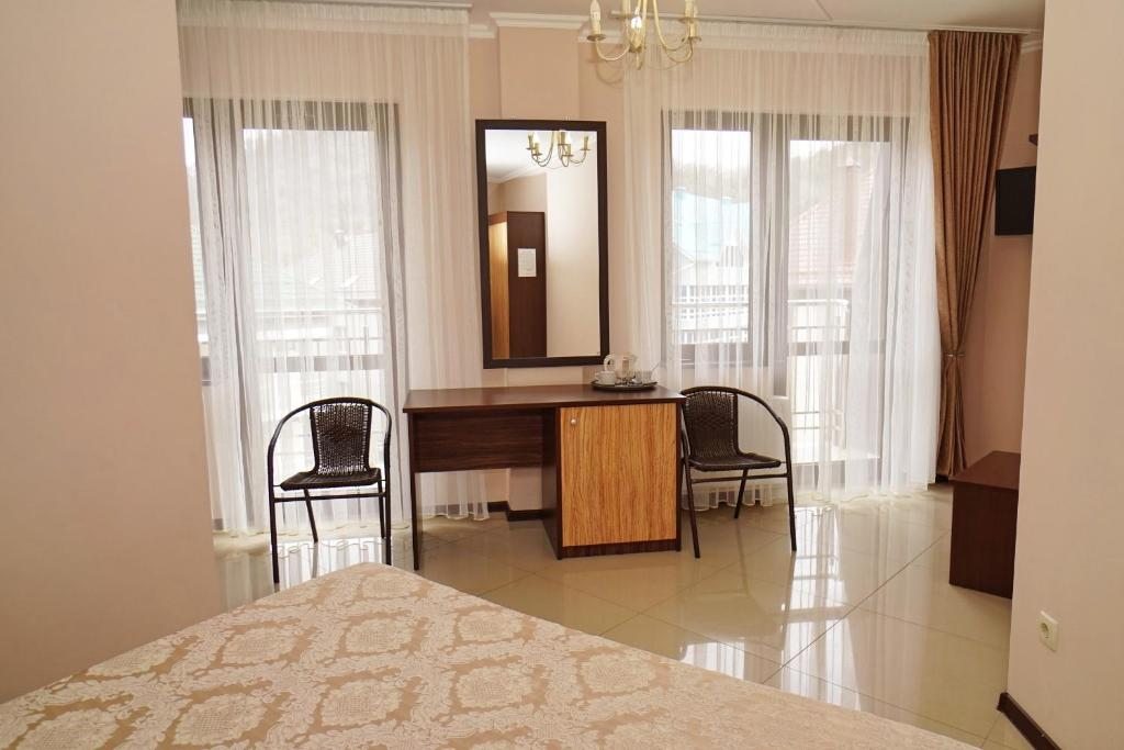 Двухместный (Двухместный номер с 1 кроватью и видом на бассейн) отеля Адмирал, Ольгинка