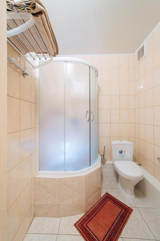 Трехместный (Трехместный номер с собственной ванной комнатой) мотеля Залужье 365, Смоленск