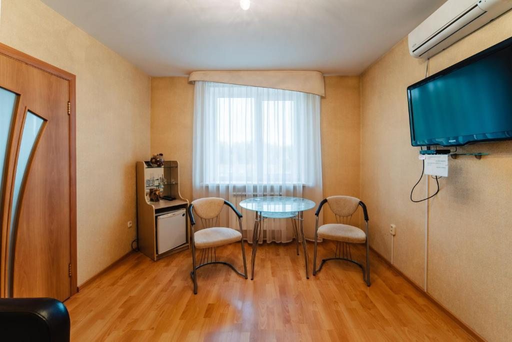 Сьюит (Стандартный двухместный люкс с 1 кроватью) мотеля Залужье 365, Смоленск