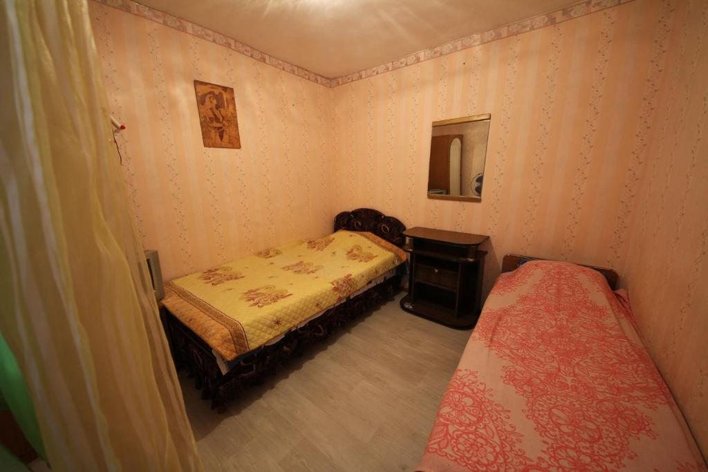 Двухместный (Двухместный номер с 2 отдельными кроватями и общей ванной комнатой) мини-гостиницы Семейный отдых, Анапа