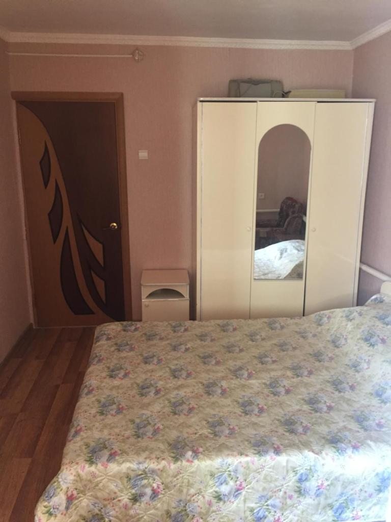 Трехместный (Трехместный номер с собственной ванной комнатой) мини-гостиницы Семейный отдых, Анапа