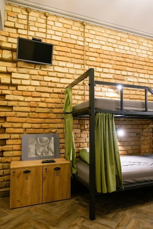 Номер (Спальное место на двухъярусной кровати в общем номере для мужчин и женщин) хостела Hello Grodno, Гродно