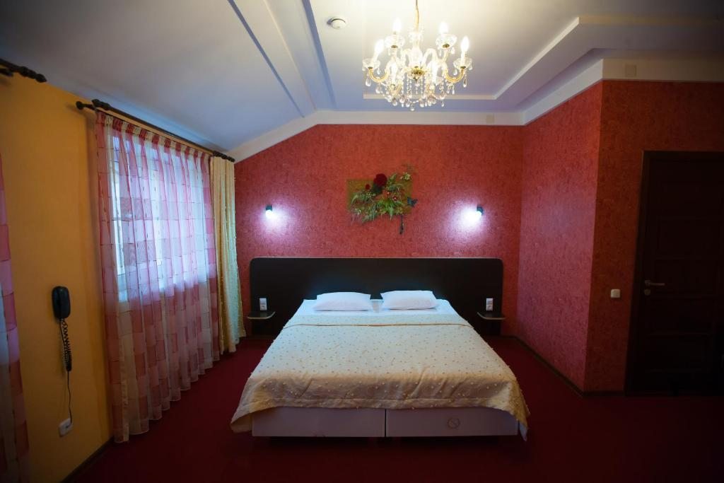 Двухместный (Стандартный двухместный номер с 1 кроватью) отеля Славия, Гродно