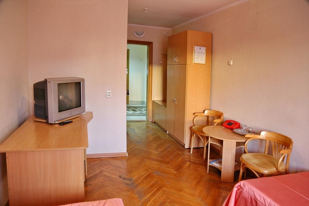 Двухместный (Стандартный двухместный номер с 2 отдельными кроватями) отеля Турист, Гродно