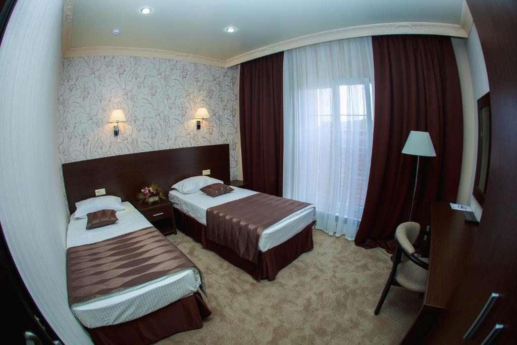 Двухместный (Двухместный номер Делюкс с 2 отдельными кроватями) отеля Grand Hotel & Spa Maykop, Майкоп
