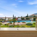 Шестиместный (Две спальни №24 с видом на море), Апартаменты Фамилия делюкс