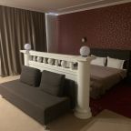 Люкс (Люкс), Гостиница Огни Востока