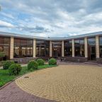 Своя ухоженная территория, Гостиница Огни Востока