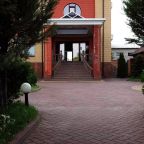 Своя ухоженная территория, Гостиница Огни Востока