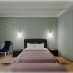 Люкс (Люкс), Гостиница Огни Востока