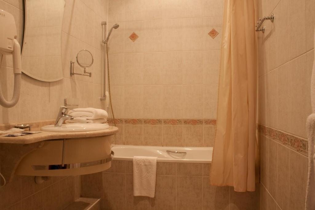 Двухместный (Улучшенный двухместный номер с 1 кроватью) отеля Веста, Дзержинск (Минская область)