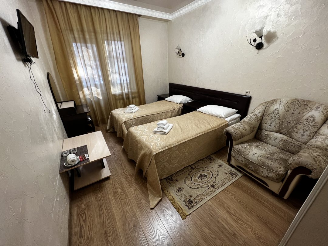 Полулюкс (С двумя односпальными кроватями) отеля Бостан, Домбай