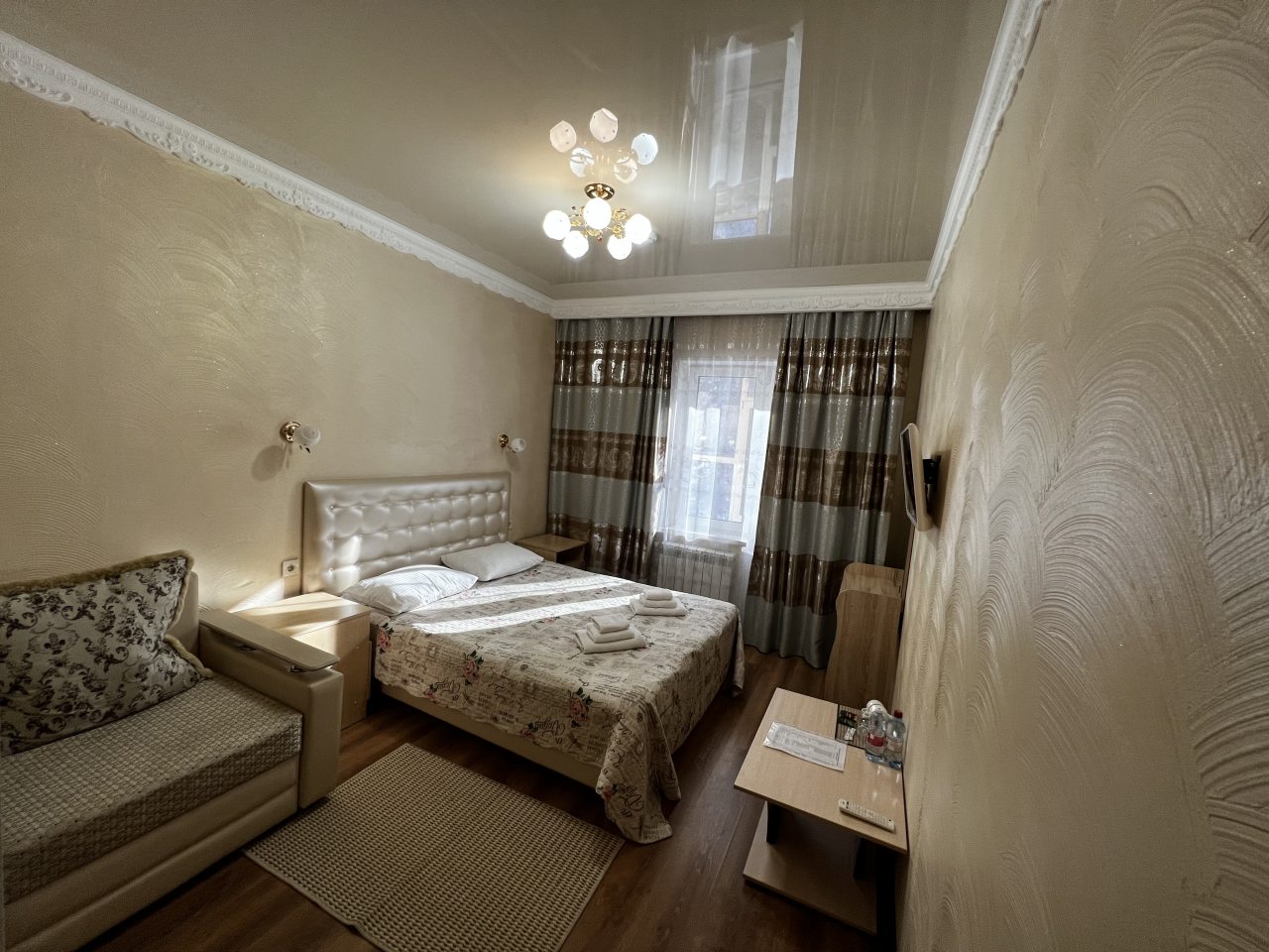 Двухместный (С двуспальной кроватью) отеля Бостан, Домбай