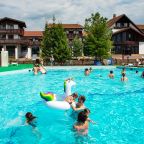 Открытый плавательный бассейн, Отель Спортивный парк Волен