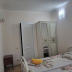 Двухместный (Двухместный номер с 2 односпальными кроватями первый этаж), Гостевой дом София