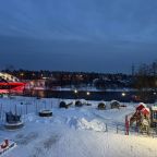 Детская игровая площадка, Гостиница Угребись