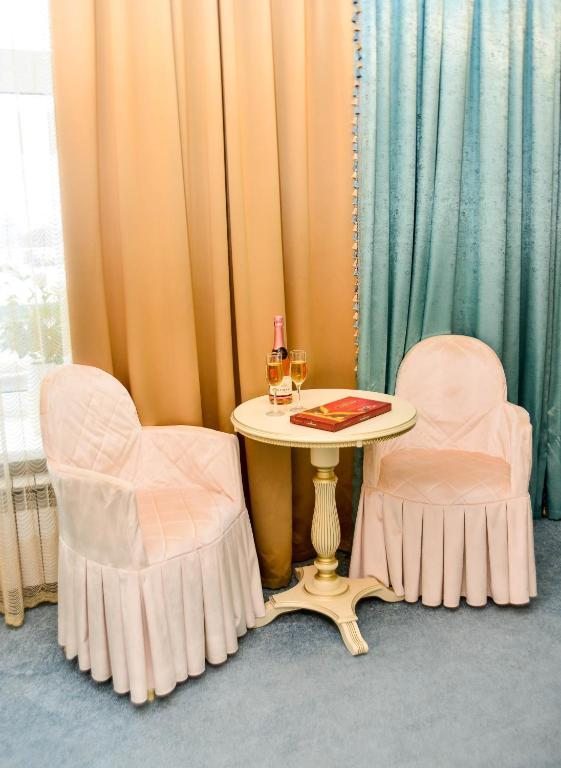 Двухместный (Двухместный номер Делюкс с 1 кроватью + дополнительная кровать) отеля Вернисаж, Йошкар-Ола