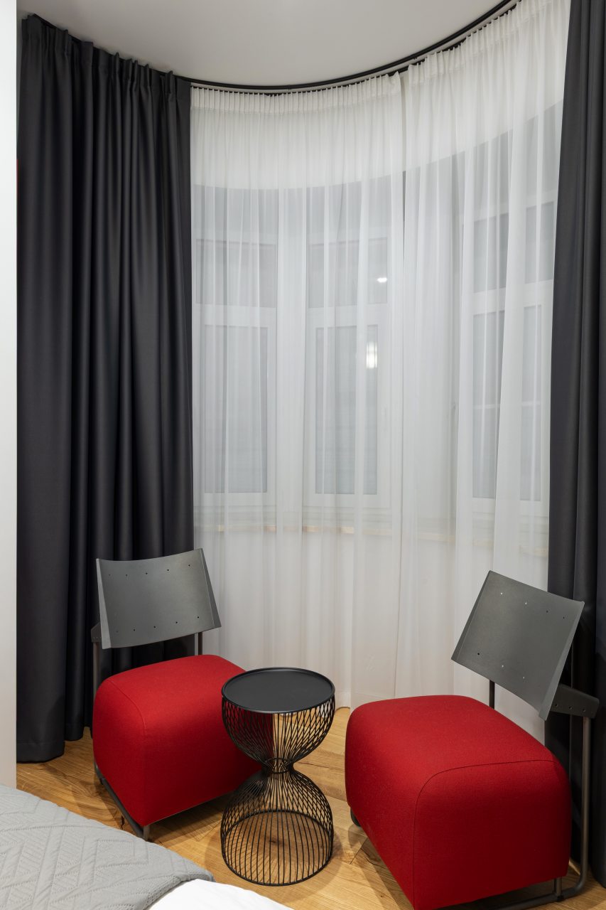 Люкс (Люкс), Гостиница Горки