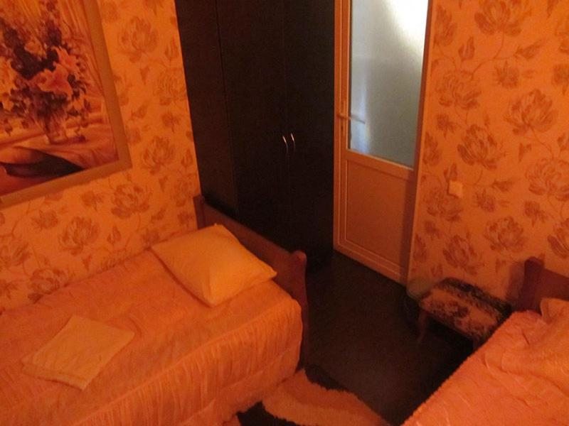 Одноместный (Одноместный номер с общим душем и туалетом) отеля Адмиральская, Ставрополь