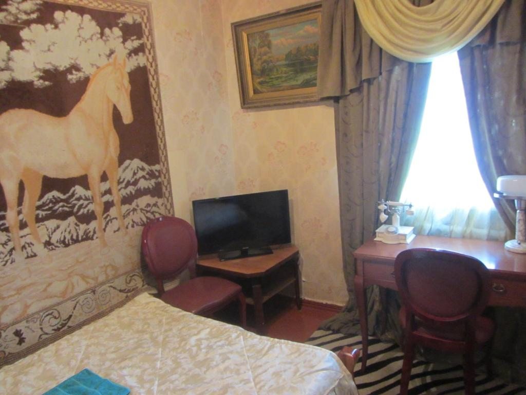 Семейный (Cемейный номер с собственной ванной комнатой) отеля Адмиральская, Ставрополь