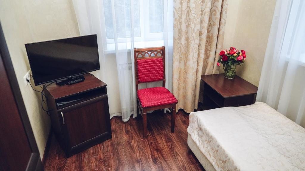 Одноместный (Стандартный одноместный номер – Лечение включено) санатория Радуга, Кисловодск