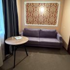 двухкомнатный номер с кровать и  раскладным диваном.