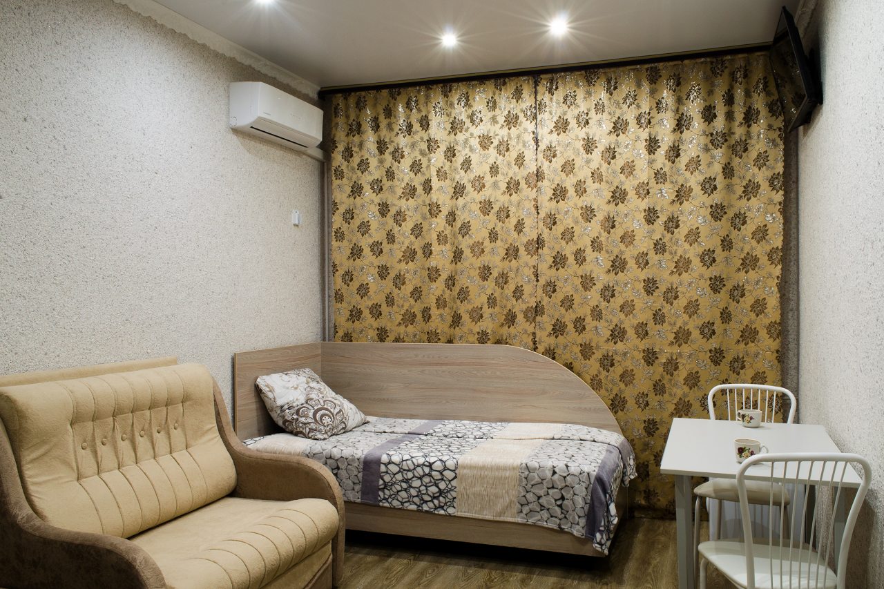 Трехместный (С двумя отдельными кроватями и ванной комнатой) гостевого дома На Партизанской, Барнаул