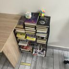 Маленькая библиотека на ресепшене, Хостел Все медведи
