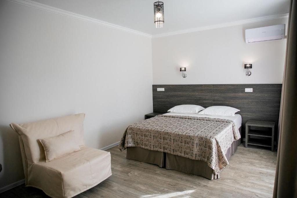 Двухместный (Улучшенный двухместный номер с 1 кроватью или 2 отдельными кроватями) мини-отеля La V, Анапа