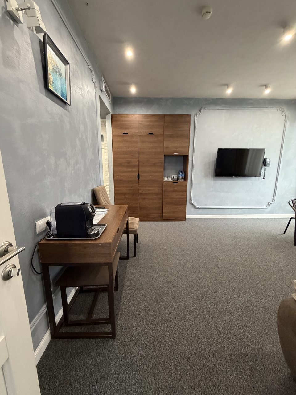 Люкс, Отель Петр